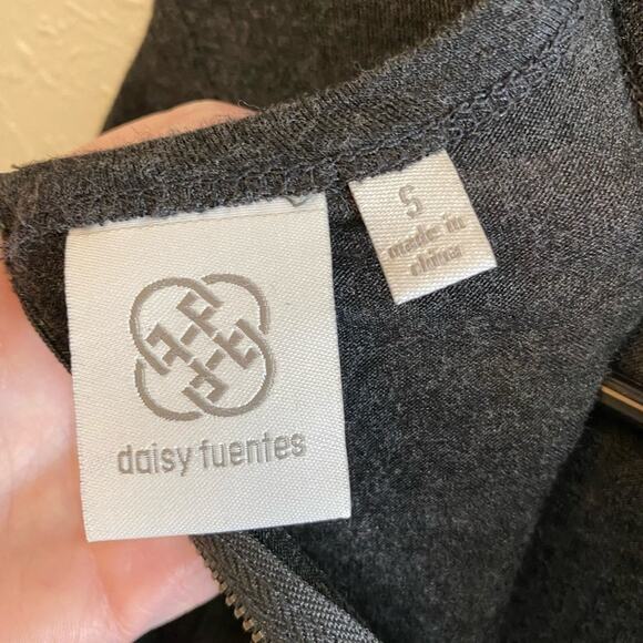 Daisy Fuentes Gray Black Cap Sleeve Round Neck Lightweight Blouse Size S - Picture 5 of 6